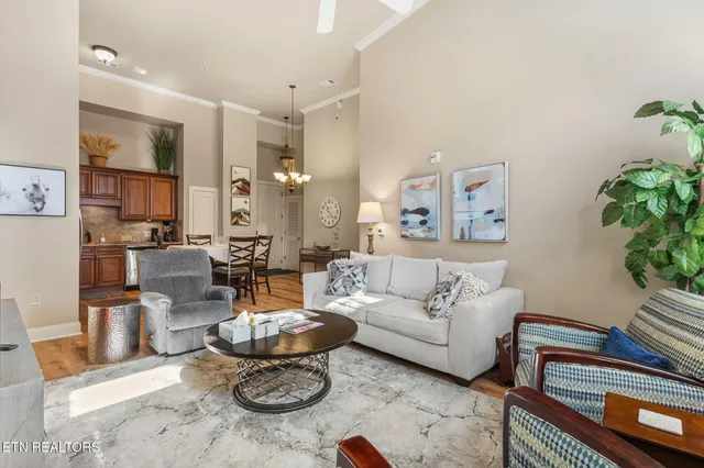 $2,900 | 445 West Blount Avenue, Unit 102, Knoxville, TN 37920