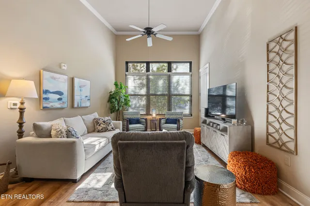 $2,900 | 445 West Blount Avenue, Unit 102, Knoxville, TN 37920