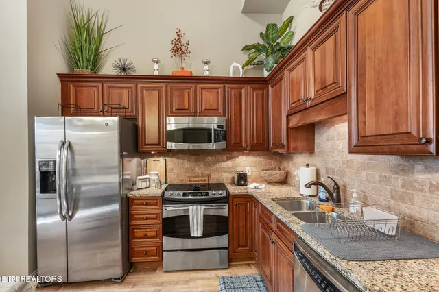 $2,950 | 445 West Blount Avenue, Unit 102, Knoxville, TN 37920