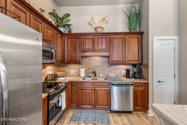 $2,500 | 445 West Blount Avenue, Unit 102, Knoxville, TN 37920