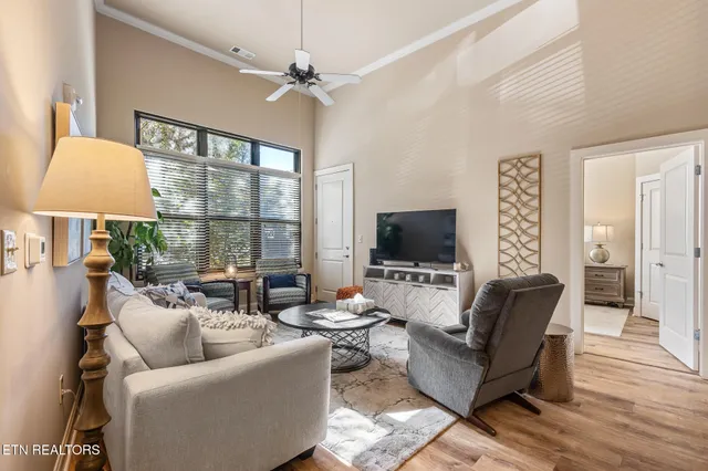 $2,950 | 445 West Blount Avenue, Unit 102, Knoxville, TN 37920