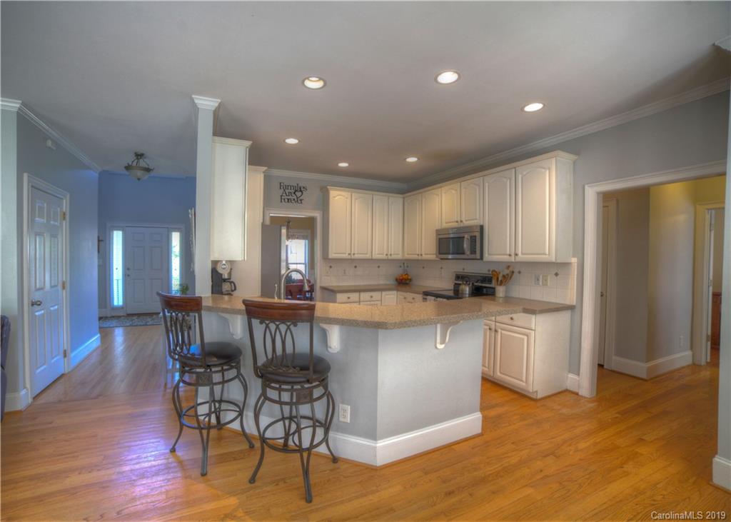 929 Ashford Way, Unit 79 Fort Mill, SC 29708 - Photo 7 of 39 a kitchen with a table and chairs in it