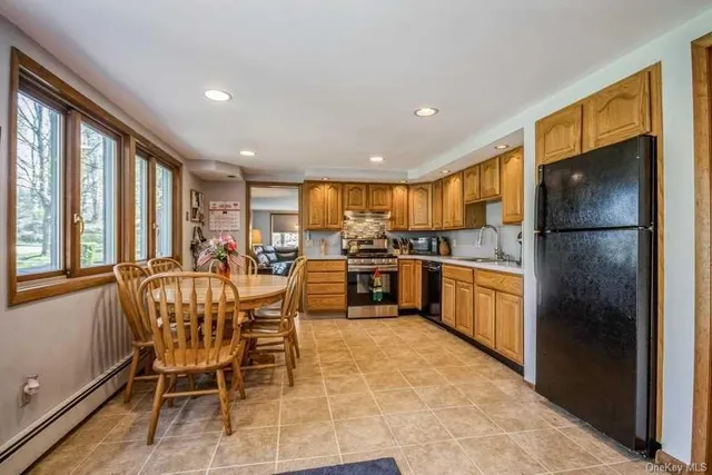 $1,200,000 | 127133 Old Route 9, Fishkill, NY 12524