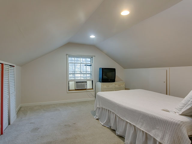 209 Avon Drive Raleigh, NC 27608 - Photo 19 of 20 Second floor apartment bedroom!