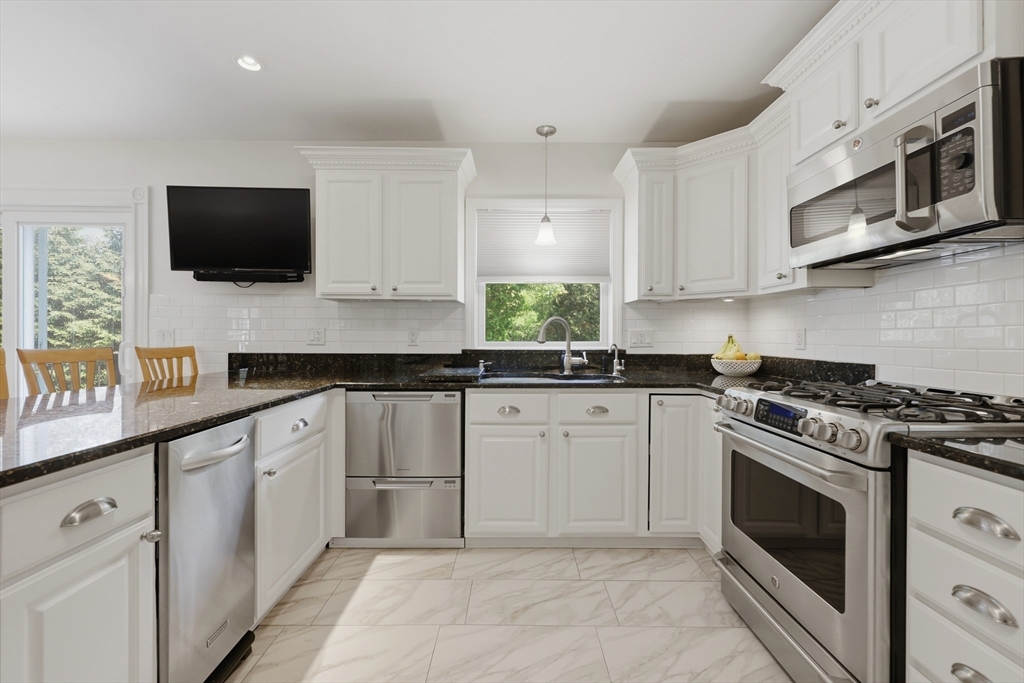 459 North Street Georgetown, MA 01833 - Photo 12 of 41