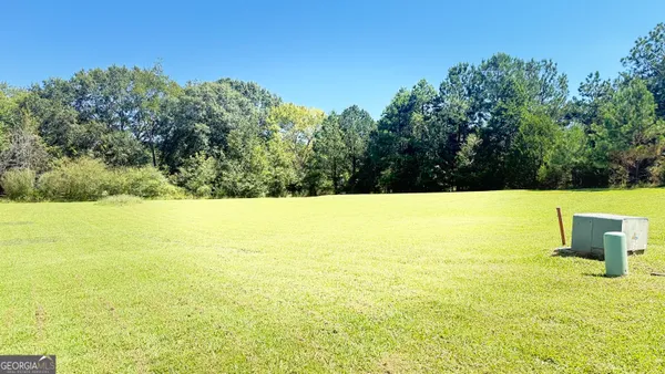 a view of an ocean and a mountain view