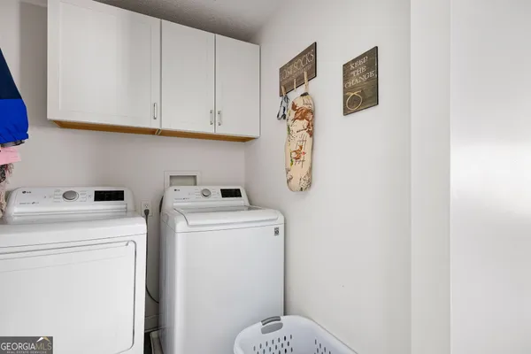 a view of a livingroom with a ceiling fan & a ceiling fan