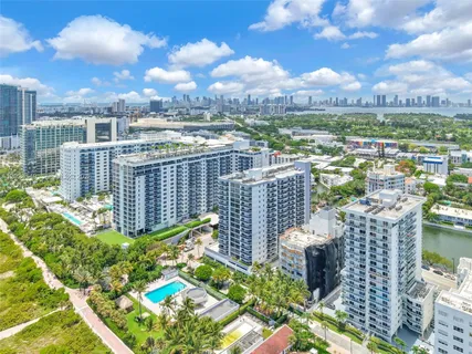$4,000 | 2401 Collins Avenue, Unit 504, Miami Beach, FL 33140