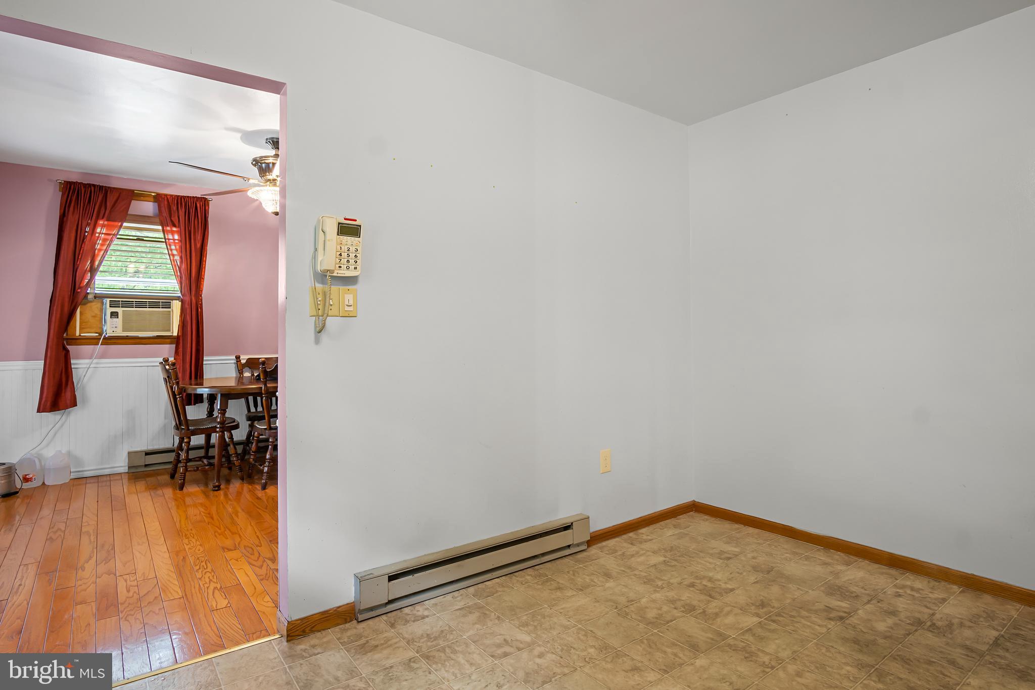 16923 Shinham Road Hagerstown, MD 21740 - Photo 19 of 42 Dining space