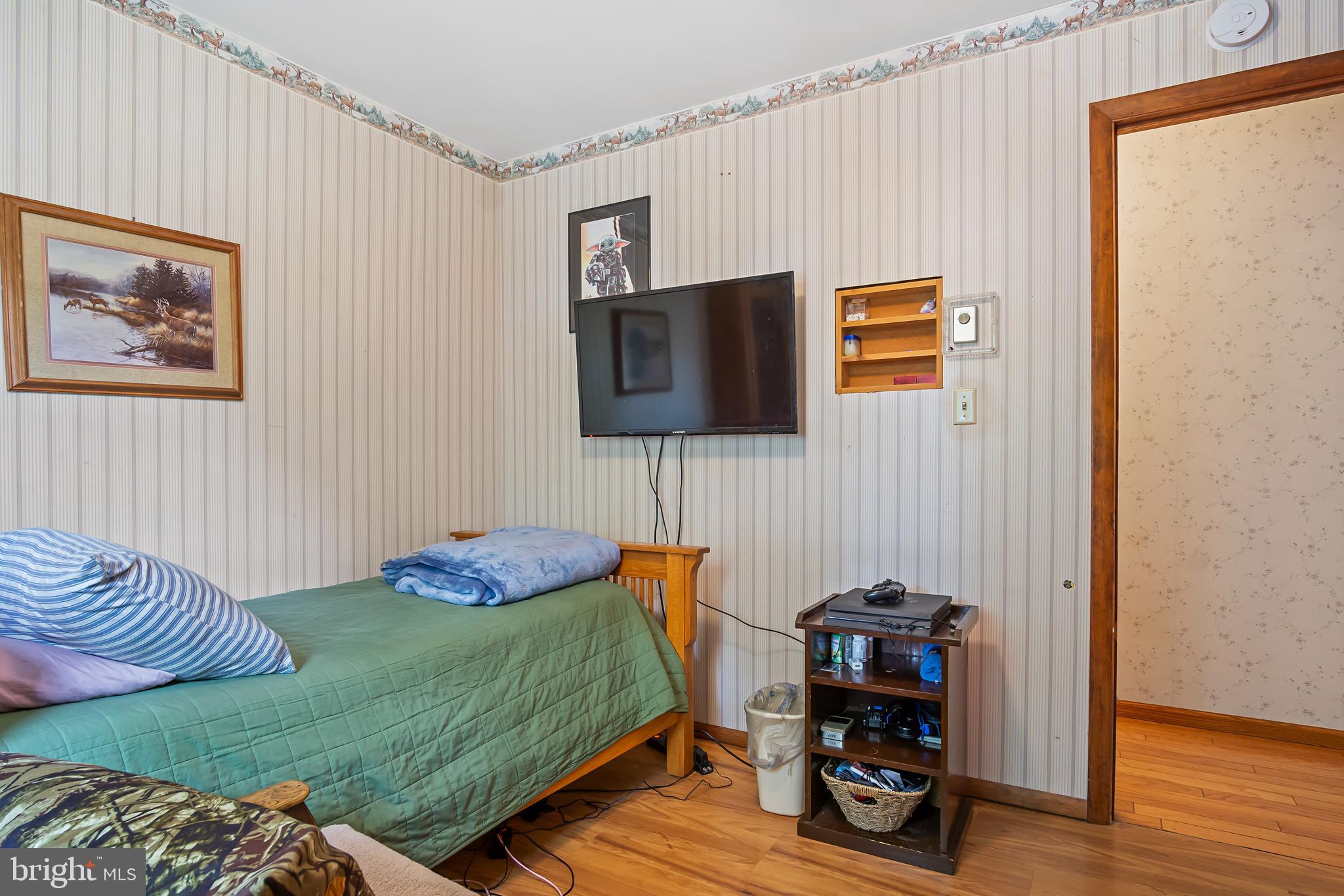 16923 Shinham Road Hagerstown, MD 21740 - Photo 27 of 42 Bedroom