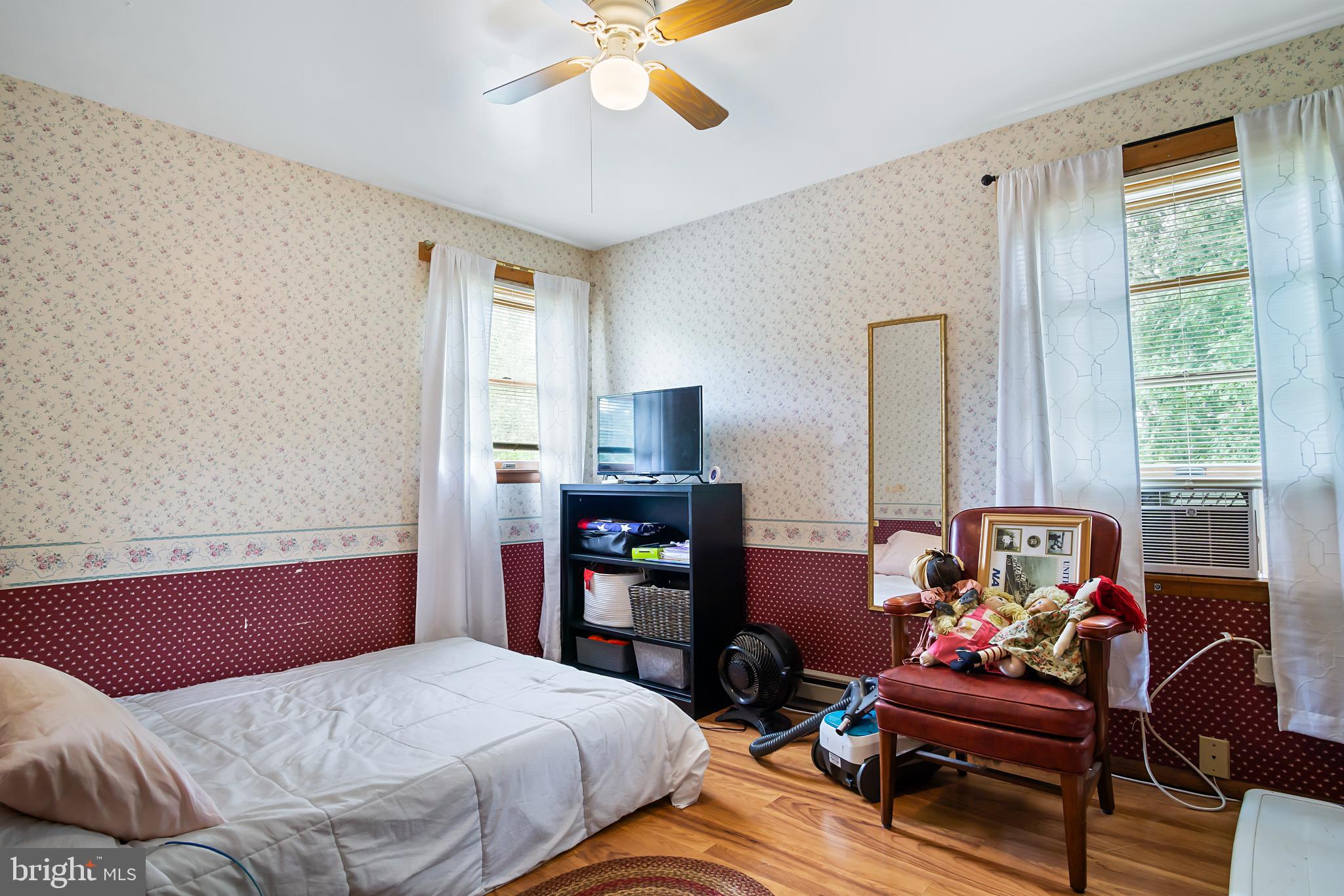 16923 Shinham Road Hagerstown, MD 21740 - Photo 28 of 42 Bedroom