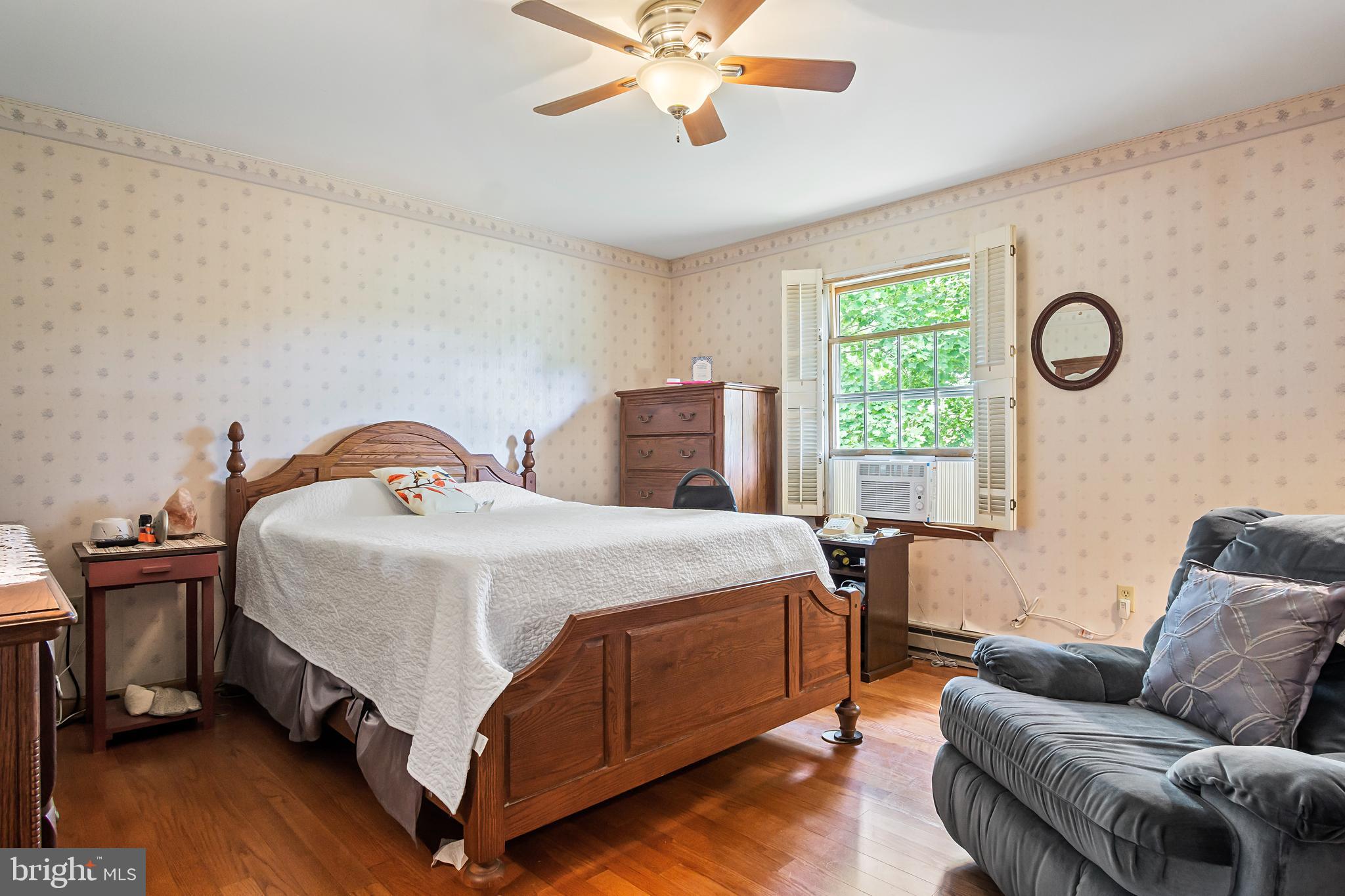 16923 Shinham Road Hagerstown, MD 21740 - Photo 31 of 42 Bedroom