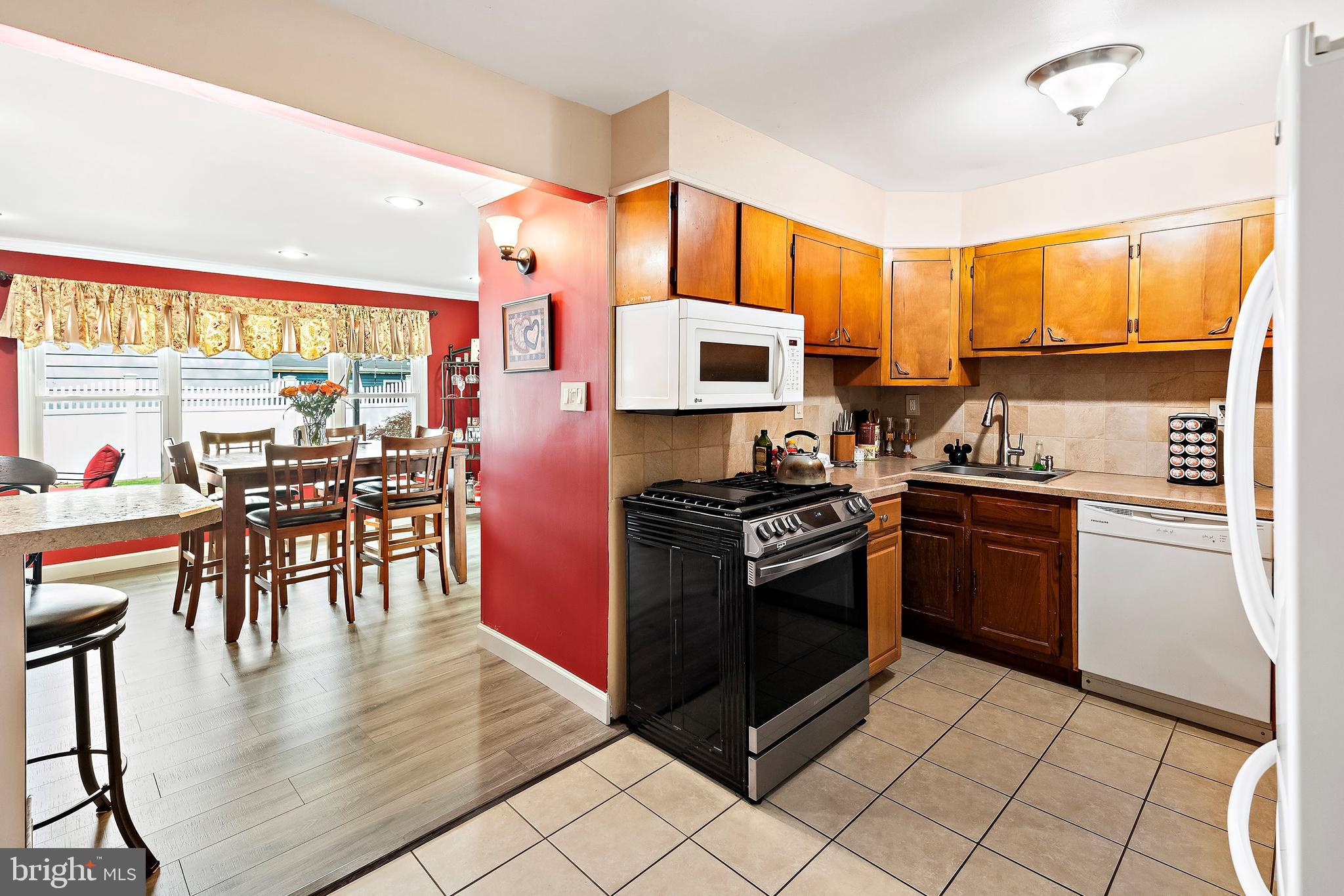 29 Appleton Drive Hazlet, NJ 07730 - Photo 12 of 28