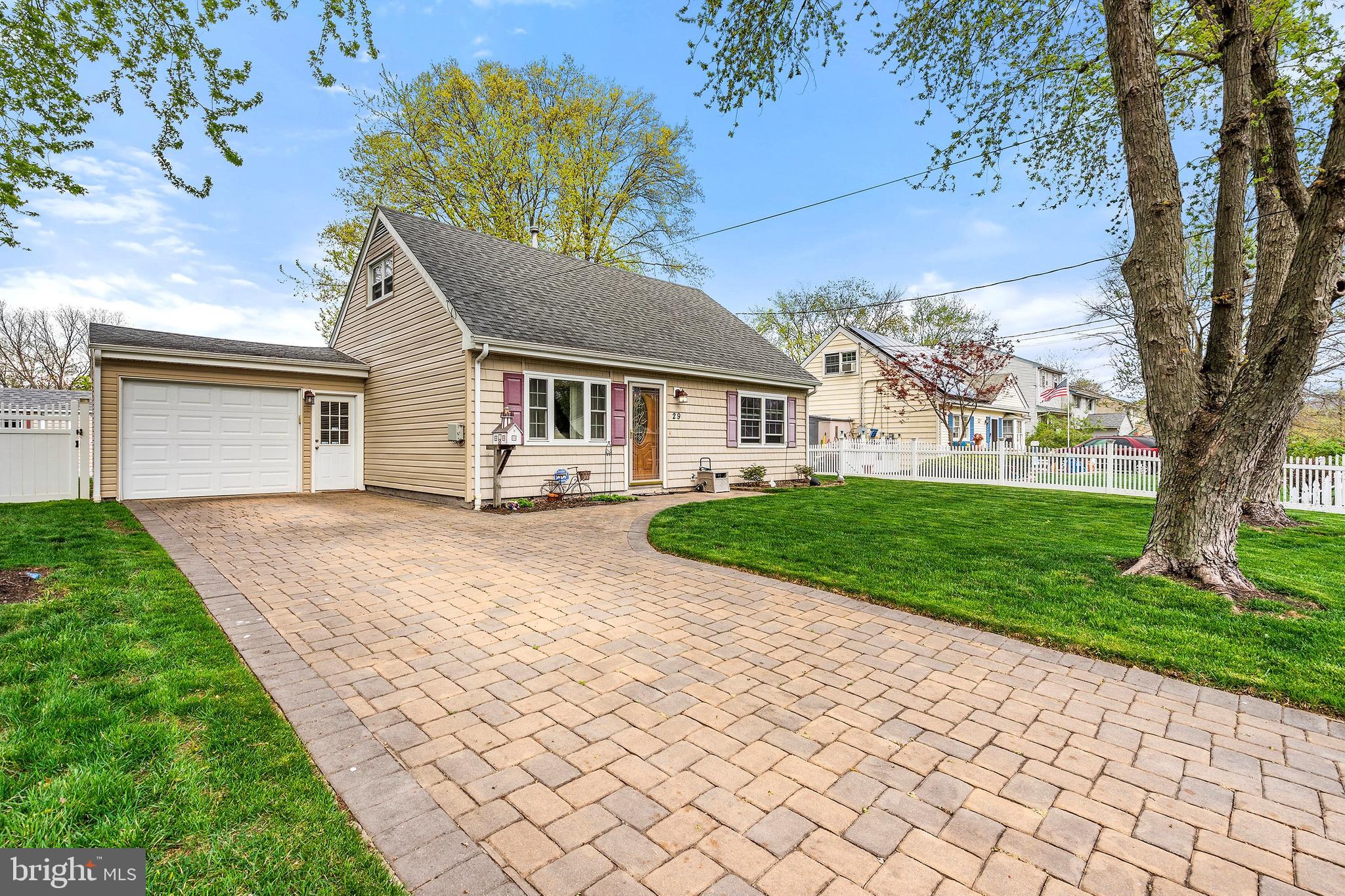 29 Appleton Drive Hazlet, NJ 07730 - Photo 2 of 28