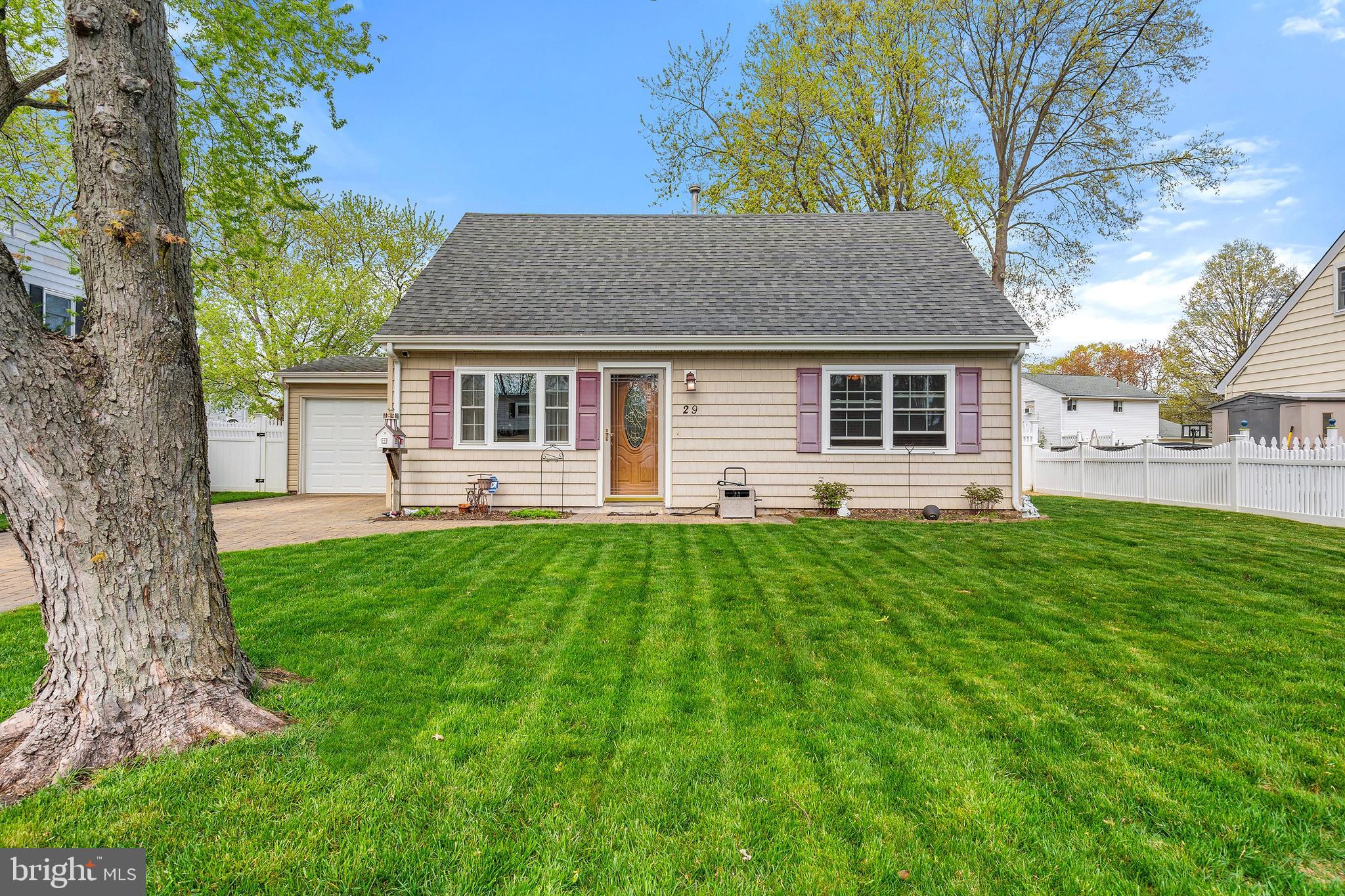 29 Appleton Drive Hazlet, NJ 07730 - Photo 3 of 28
