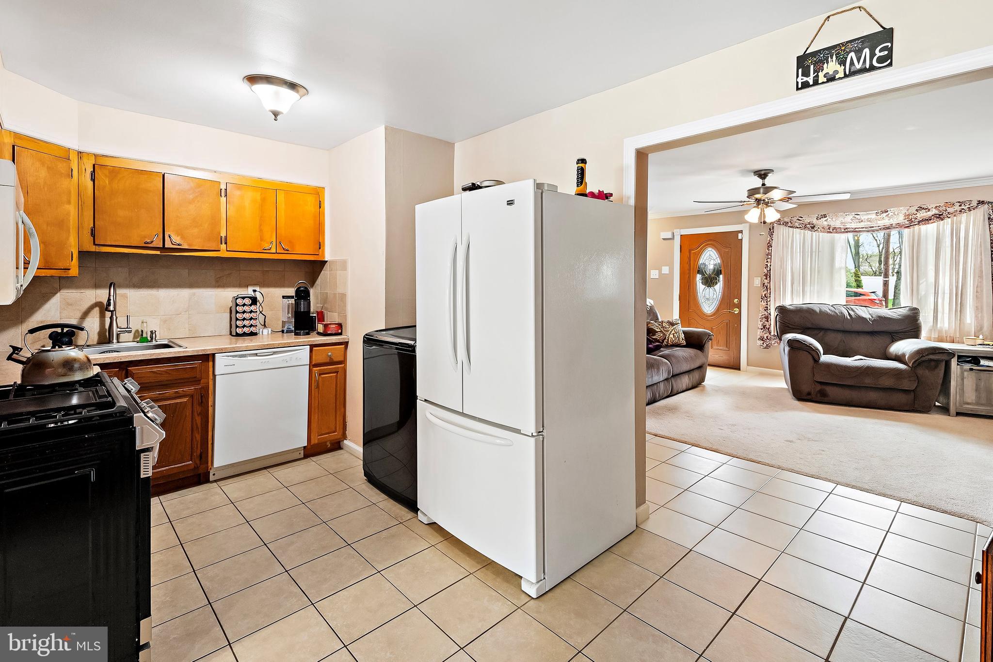 29 Appleton Drive Hazlet, NJ 07730 - Photo 8 of 28