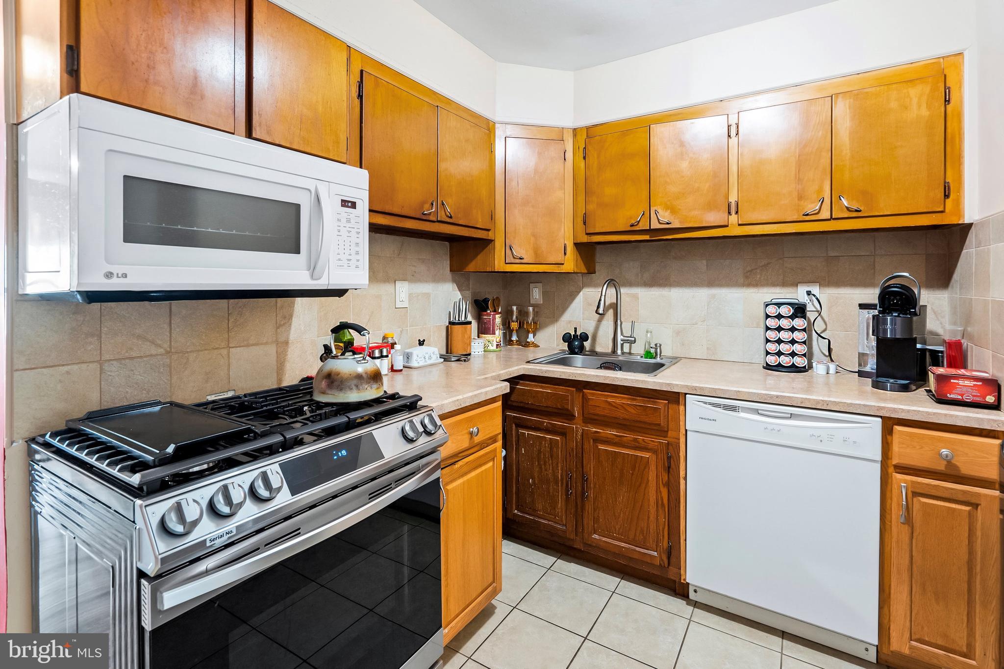 29 Appleton Drive Hazlet, NJ 07730 - Photo 9 of 28