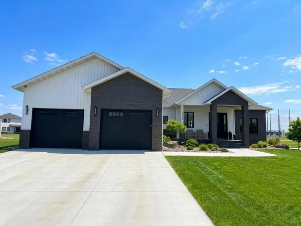 $919,000 | 3282 47th Avenue South, Fargo, ND 58104