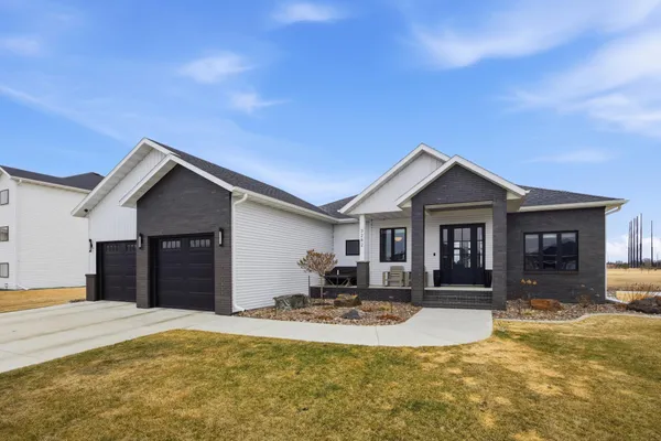 $919,000 | 3282 47th Avenue South, Fargo, ND 58104
