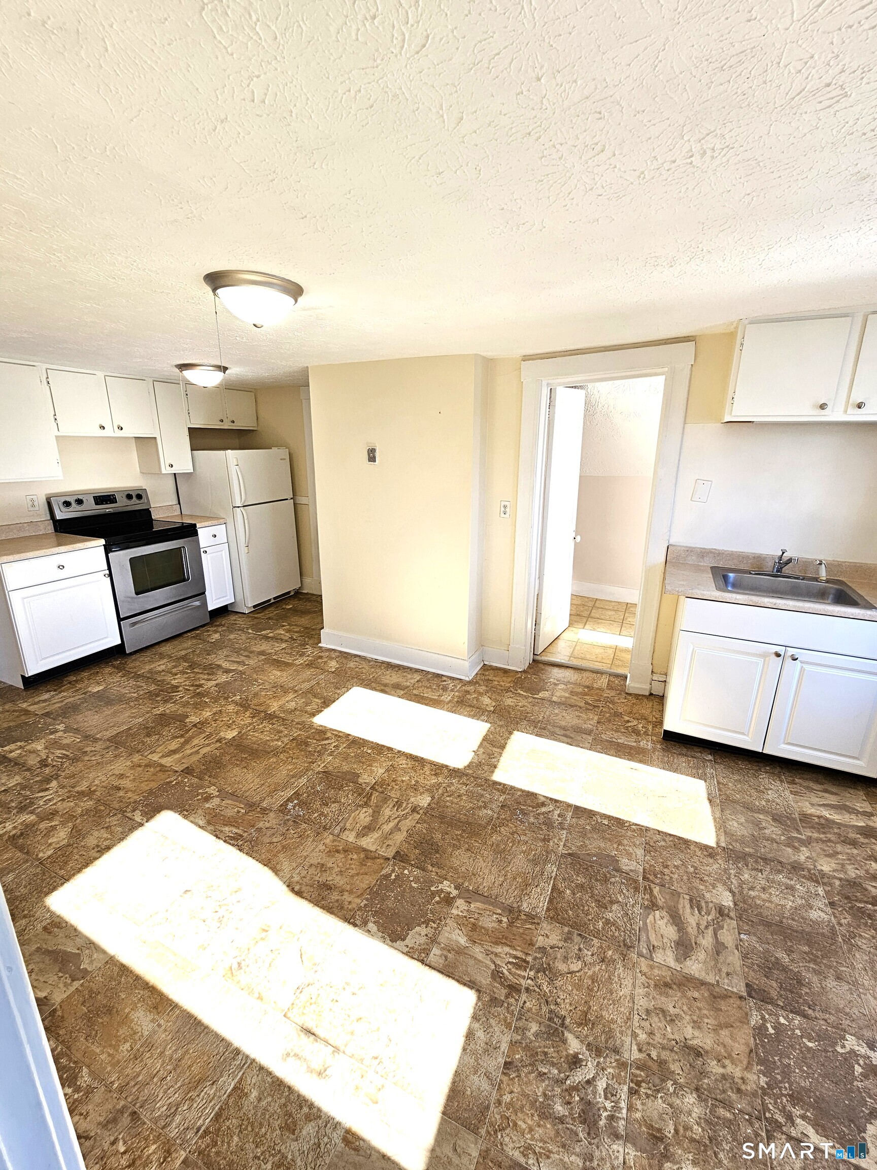 37 Bloomfield Avenue, Unit 4 Windsor, CT 06095 - Photo 1 of 1 a living room with furniture and kitchen view