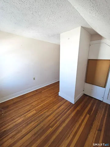 $1,600 | 37 Bloomfield Avenue, Windsor, CT 06095