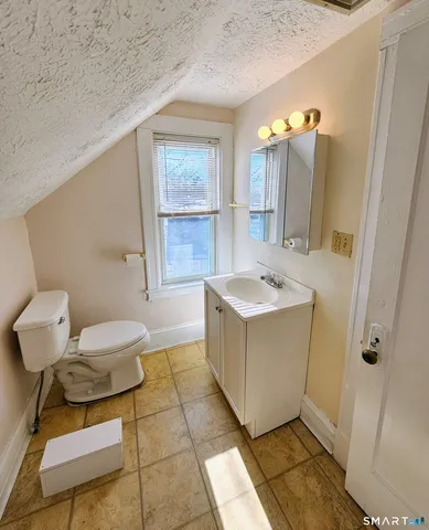 $1,600 | 37 Bloomfield Avenue, Windsor, CT 06095