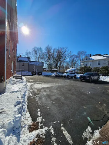 $1,600 | 37 Bloomfield Avenue, Unit 4, Windsor, CT 06095