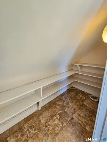 $1,600 | 37 Bloomfield Avenue, Windsor, CT 06095