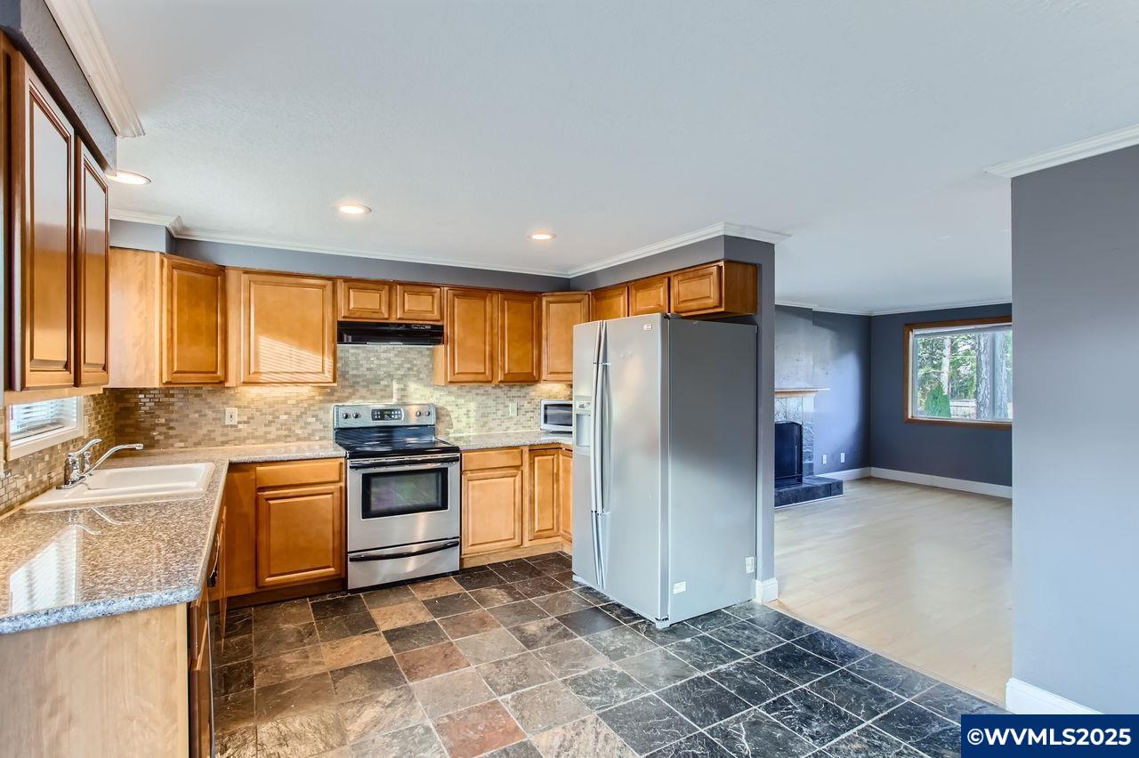 20136 Southwest Southview Street Aloha, OR 97078 - Photo 11 of 23 Gallery Image 11