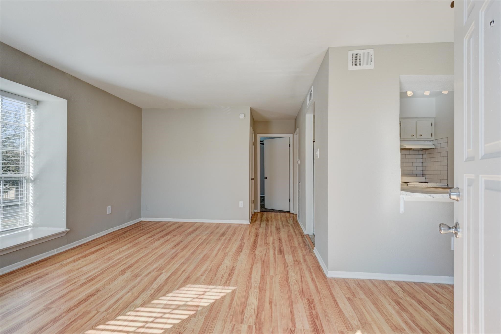 513 Ridge Street, Unit 3 Houston, TX 77009 - Photo 5 of 14 Gallery Image 5