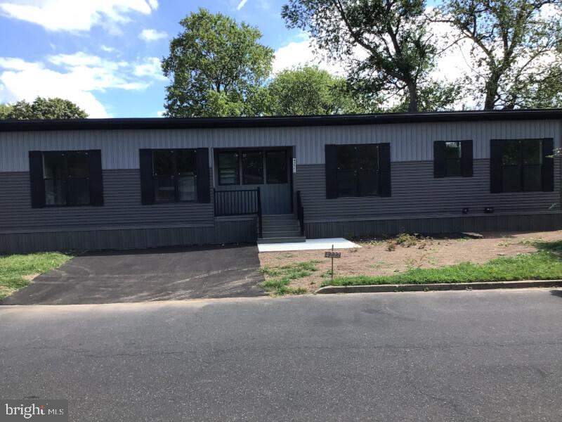 a front view of house with yard