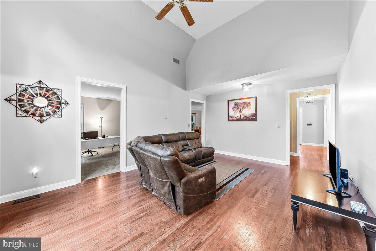 51 Ridings Way Chadds Ford, PA 19317 - Photo 29 of 57 Spacious living area with high ceilings.