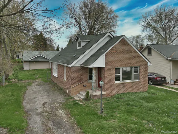 $255,000 | 104 Leroy Avenue, Clawson, MI 48017