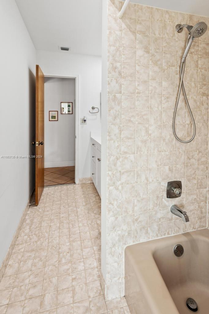 The Hammocks Miami, FL 33186 - Photo 18 of 62 a bathroom with a tub sink and mirror