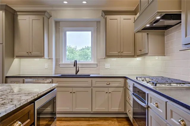 $709,950 | 2407 West 177th Terrace, Overland Park, KS 66085