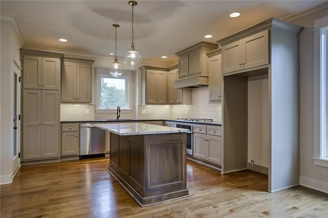 $709,950 | 2407 West 177th Terrace, Overland Park, KS 66085