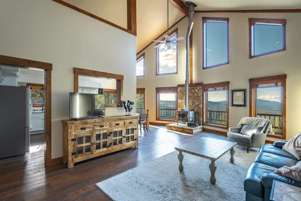 $1,700,000 | 16746 Tewksbury Drive, Truckee, CA 96161