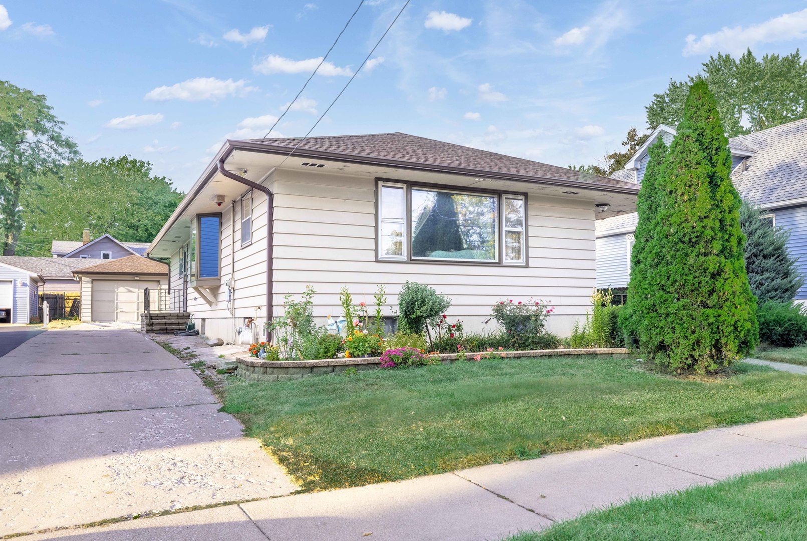 616 Rural Street Aurora, IL 60505 - Photo 1 of 24 Gallery Image 1