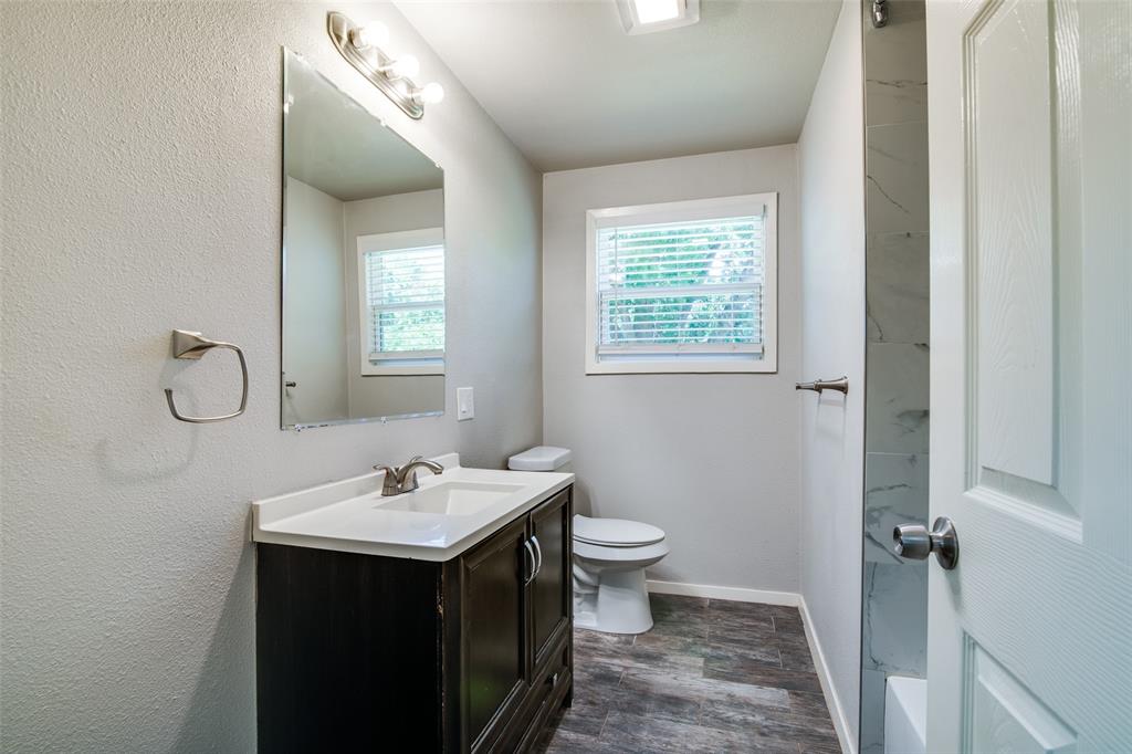 606 West High Street Terrell, TX 75160 - Photo 21 of 28 a bathroom with a sink toilet and mirror