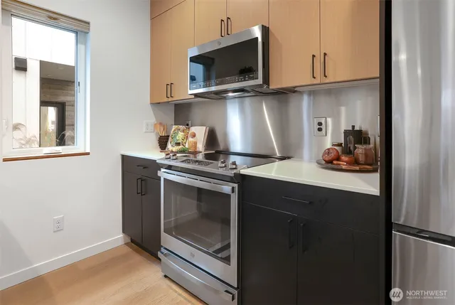 $565,000 | 10344 Wallingford Avenue North, Seattle, WA 98133