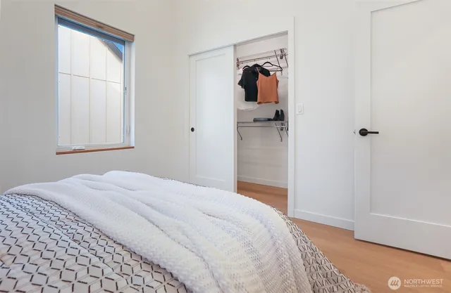 $565,000 | 10344 Wallingford Avenue North, Seattle, WA 98133