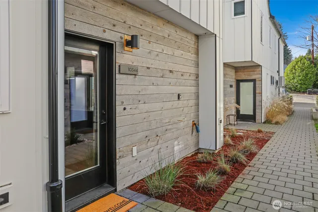 $565,000 | 10344 Wallingford Avenue North, Seattle, WA 98133