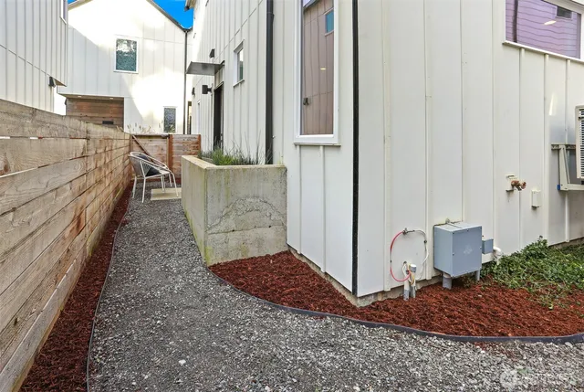 $565,000 | 10344 Wallingford Avenue North, Seattle, WA 98133