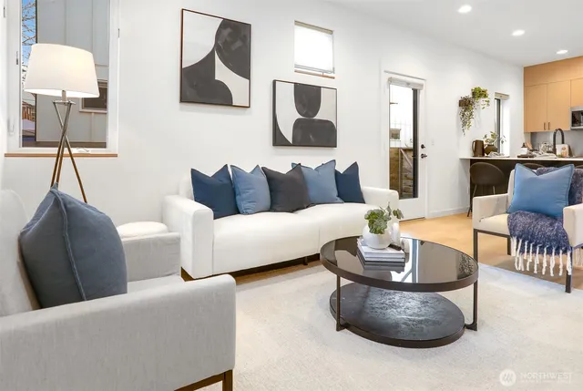 $565,000 | 10344 Wallingford Avenue North, Seattle, WA 98133