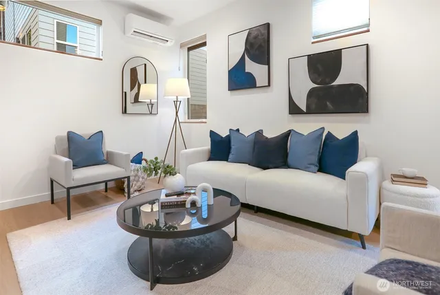 $565,000 | 10344 Wallingford Avenue North, Seattle, WA 98133