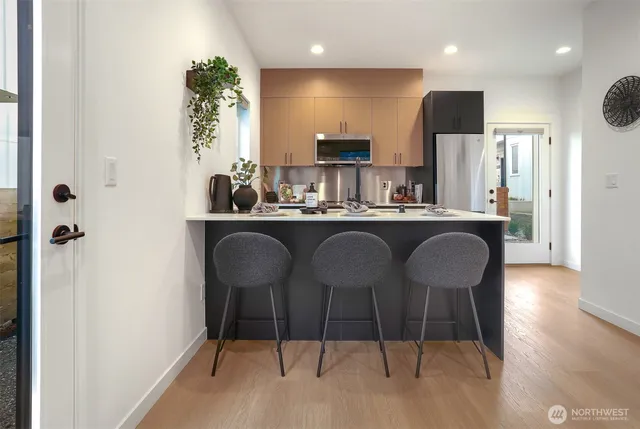 $565,000 | 10344 Wallingford Avenue North, Seattle, WA 98133