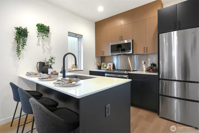 $565,000 | 10344 Wallingford Avenue North, Seattle, WA 98133