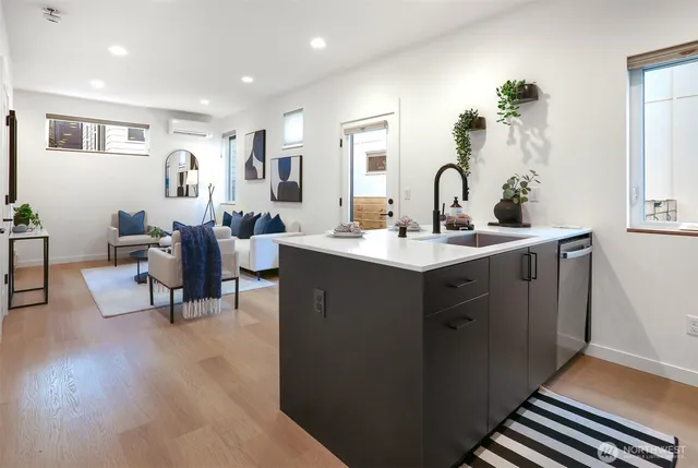 $565,000 | 10344 Wallingford Avenue North, Seattle, WA 98133