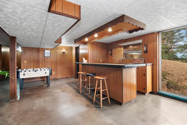 $240,000 | 1611 Quail Drive, St. Anne, IL 60964