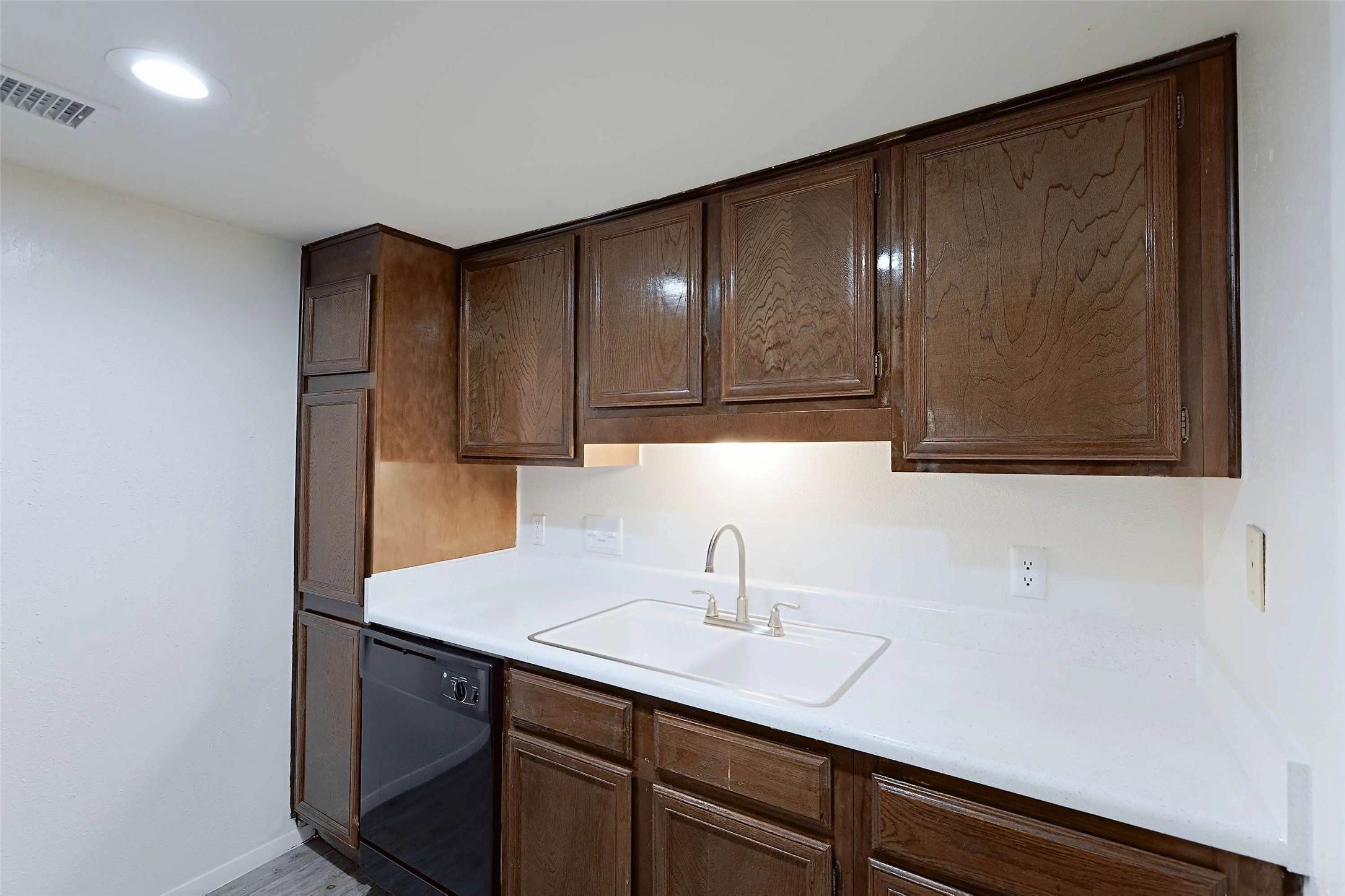 8405 Bent Tree Road, Unit 3412 Austin, TX 78759 - Photo 3 of 20 a kitchen with a sink and cabinets